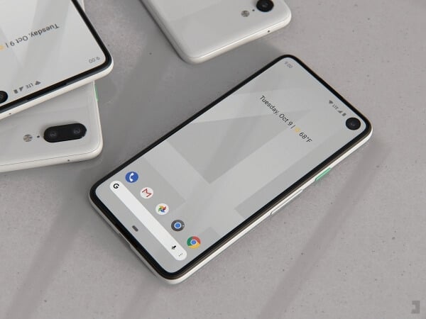 Vykreslenie Google Pixel s otvorom pre fotoaparát na displeji