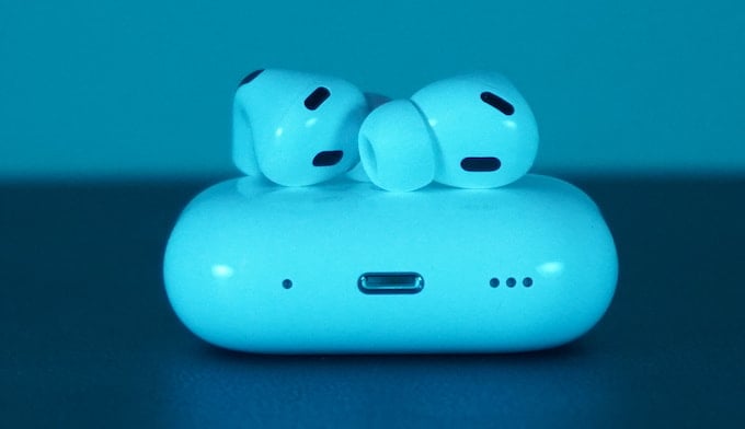 AirPods Pro 2 Noise Cancelling Mics